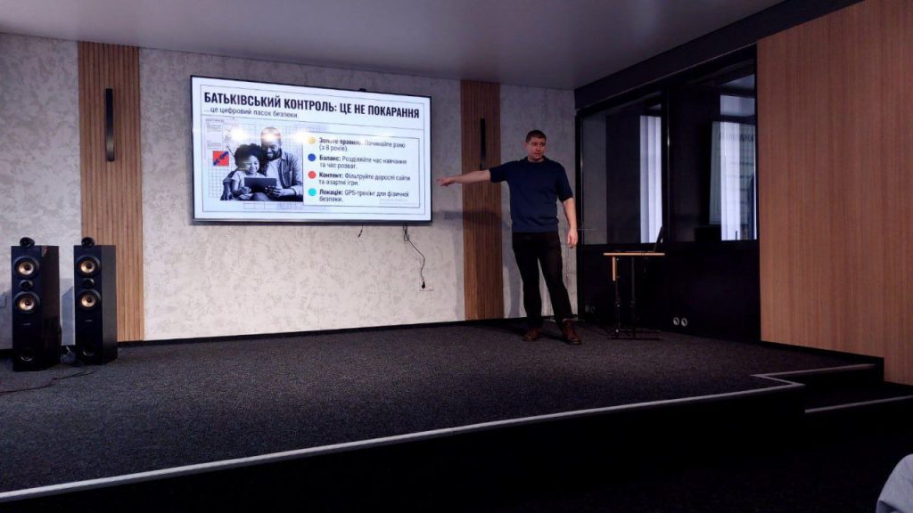 photo_5256101520409826989_y