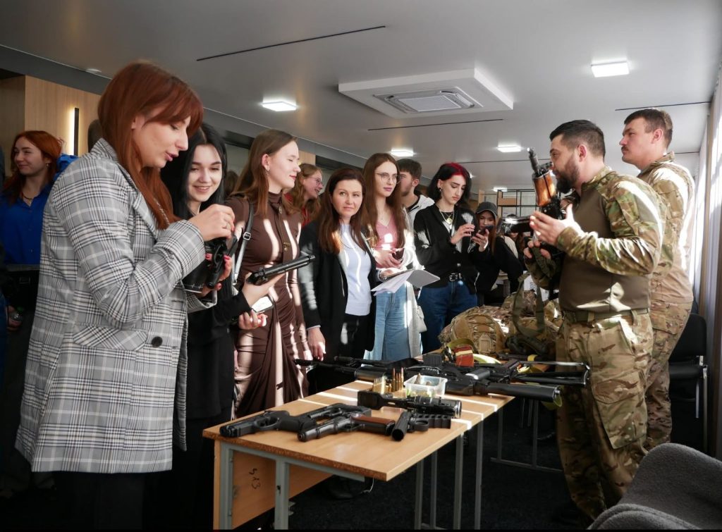 0-02-05-b6b7308bc3938807ff65afee73a6ee6f3caa019c8255c7b584a2104ed430409f_93fbe352e37bc890