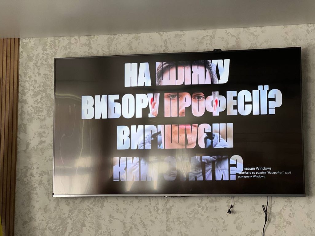 5240310922822228594