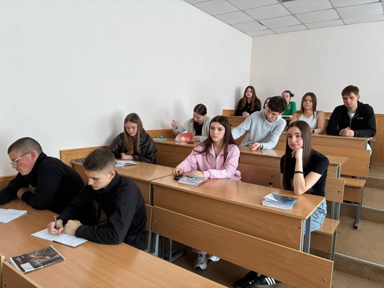📅 У рамках проведення Національного тижня безбар’єрності, який триває з 25 по 31 травня 2026 року, у Вінницькому кооперативному інституті та Фаховому коледжі економіки і права ВКІ були проведені тематичні заняття з дисципліни «Громадянська освіта» та виховні години на тему «Безбар’єрний простір в Україні».
