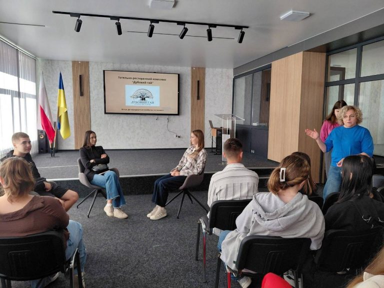 🎓 Від теорії до практики: як пройти співбесіду та побудувати кар’єру в готельно-ресторанному бізнесі! 🏨🍽️